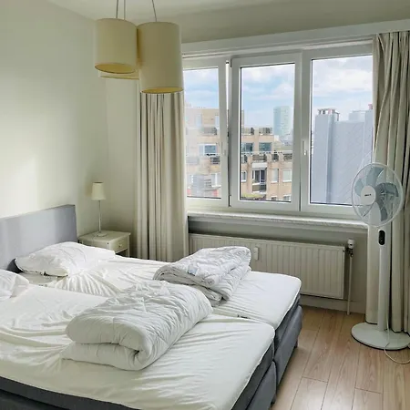 Familial, Lumineux Avec Parking & Terrasse Апартаменти