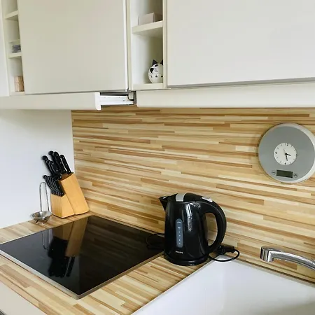 Familial, Lumineux Avec Parking & Terrasse Апартаменты