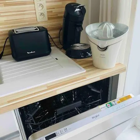 Familial, Lumineux Avec Parking & Terrasse *