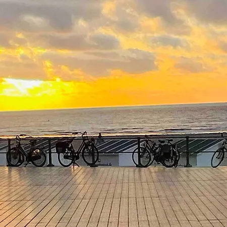 Familial, Lumineux Avec Parking & Terrasse Апартаменти