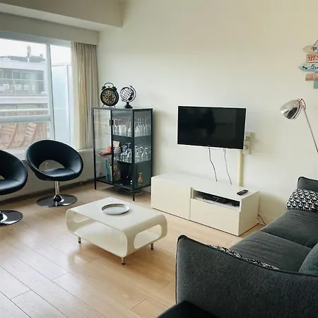 Апартаменты Familial, Lumineux Avec Parking & Terrasse Остенде