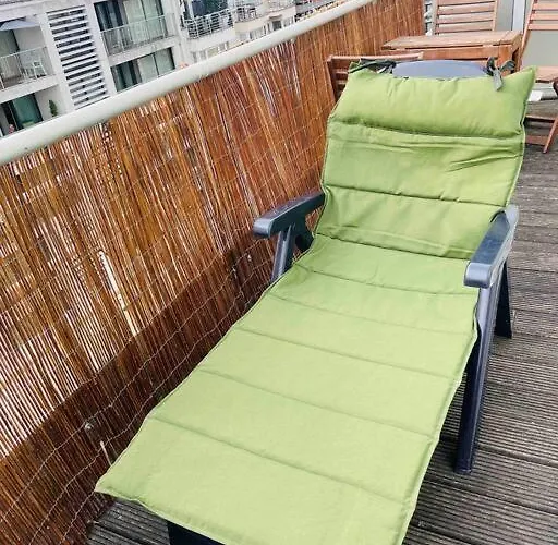 Familial, Lumineux Avec Parking & Terrasse Ostende