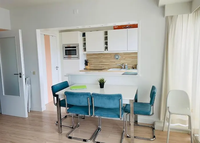 Familial, Lumineux Avec Parking & Terrasse * Ostende