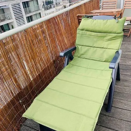 Familial, Lumineux Avec Parking & Terrasse Oostende