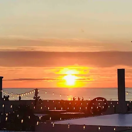 Familial, Lumineux Avec Parking & Terrasse Lejlighed *