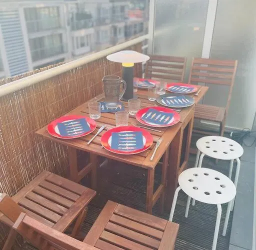 Familial, Lumineux Avec Parking & Terrasse Appartement Oostende